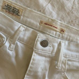 Levis white skinny jeans